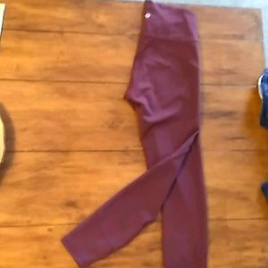 Lululemon leggin size 6